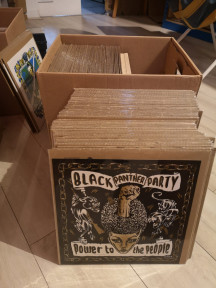 carton d'affiches en serigraphie avec affiche black panthers